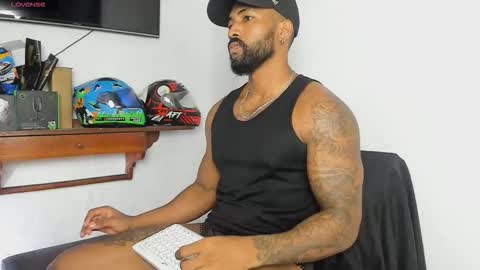 Snapshot of xtipp3r chatting on December 17, 2025, 12:44 pm Stipp3r online show from December 17, 2025, 12:44 pm