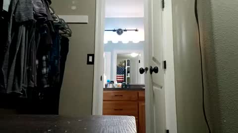 Snapshot of xtreme1970 chatting on March 10, 2025, 4:28 am Xtreme online show from March 10, 2025, 4:28 am