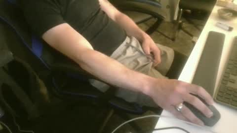 xuzn online show from May 15, 2026, 2:29 am