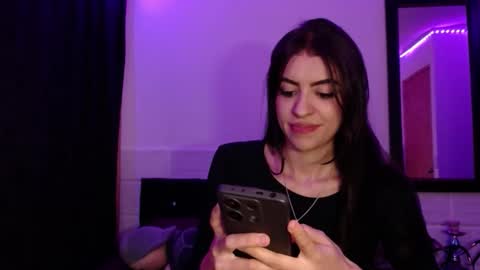 Snapshot of xx_johnson_xx chatting on October 28, 2025, 10:30 am VALE online show from October 28, 2025, 10:30 am