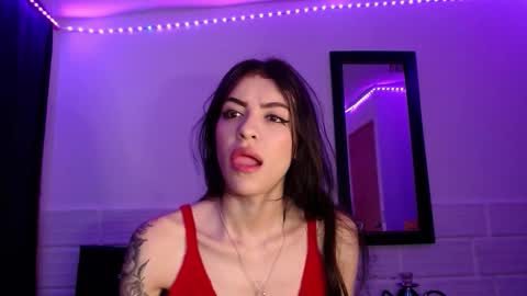 Snapshot of xx_johnson_xx chatting on November 11, 2025, 2:55 am VALE online show from November 11, 2025, 2:55 am