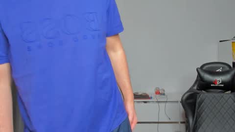 Snapshot of xx_raul_xx_ chatting on December 3, 2025, 7:05 am raul online show from December 3, 2025, 7:05 am