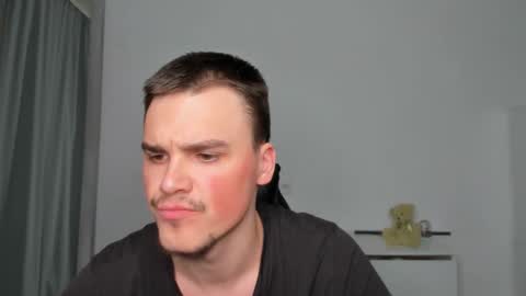 Snapshot of xx_raul_xx_ chatting on December 16, 2025, 11:48 am raul online show from December 16, 2025, 11:48 am