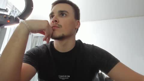 Snapshot of xx_raul_xx_ chatting on December 22, 2025, 7:22 pm raul online show from December 22, 2025, 7:22 pm