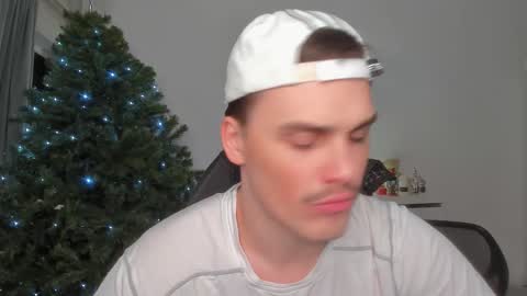 Snapshot of xx_raul_xx_ chatting on January 5, 2026, 11:19 pm raul online show from January 5, 2026, 11:19 pm