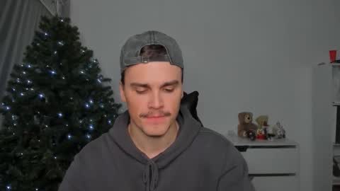 Snapshot of xx_raul_xx_ chatting on January 15, 2026, 12:32 pm raul online show from January 15, 2026, 12:32 pm