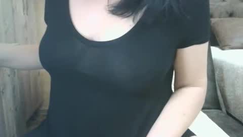 Snapshot of xxalexis chatting on January 18, 2026, 8:01 pm HotMomAlex online show from January 18, 2026, 8:01 pm