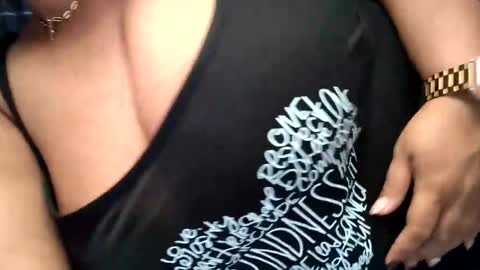 xxboobsiexx online show from October 21, 2025, 2:23 am