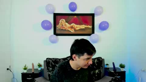 Snapshot of xxhoty0ung_boysxx chatting on February 15, 2025, 3:17 pm David and Mike online show from February 15, 2025, 3:17 pm