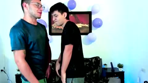 Snapshot of xxhoty0ung_boysxx chatting on February 15, 2025, 9:59 pm David and Mike online show from February 15, 2025, 9:59 pm