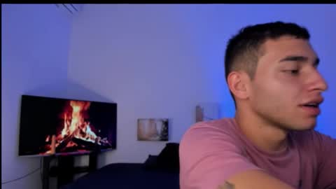 Snapshot of xxhoty0ung_boysxx chatting on November 24, 2025, 6:18 pm David and Mike online show from November 24, 2025, 6:18 pm