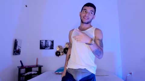 Snapshot of xxhoty0ung_boysxx chatting on February 2, 2026, 6:39 pm David and Mike online show from February 2, 2026, 6:39 pm