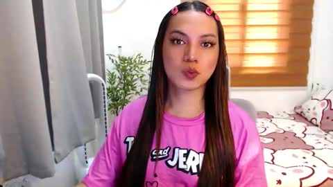 Snapshot of xxjulielovesyouxx chatting on January 16, 2026, 6:17 am July online show from January 16, 2026, 6:17 am