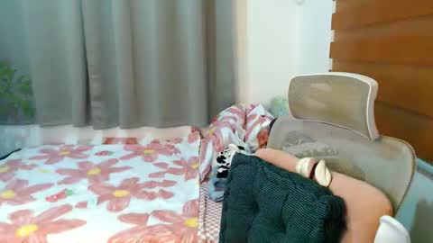 Snapshot of xxjulielovesyouxx chatting on February 9, 2026, 3:16 pm July online show from February 9, 2026, 3:16 pm