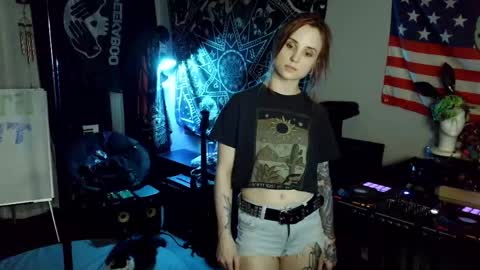 Snapshot of xxlilithmoonxx chatting on April 21, 2026, 2:51 am Lilith online show from April 21, 2026, 2:51 am