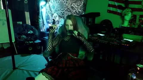 Snapshot of xxlilithmoonxx chatting on April 25, 2026, 1:52 am Lilith online show from April 25, 2026, 1:52 am