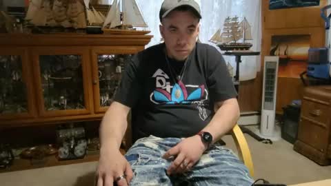 xxScubaStevexx online show from April 13, 2026, 11:32 pm