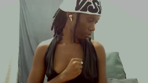 xxsexytalia28 online show from February 13, 2025, 10:00 pm