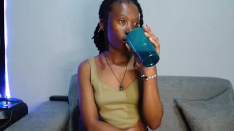 xxsexytalia28 online show from October 16, 2025, 7:59 pm