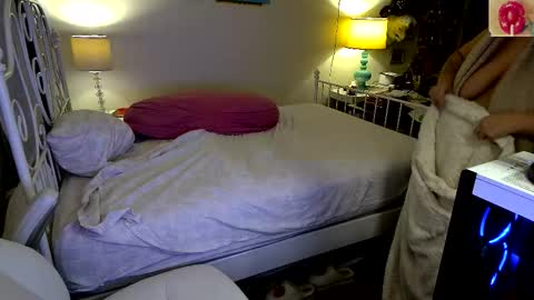 Strawberry Jane online show from November 18, 2025, 4:28 am