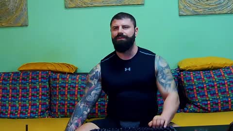 Snapshot of xxtreamleonard chatting on February 8, 2025, 8:10 pm Xtream Leonard online show from February 8, 2025, 8:10 pm