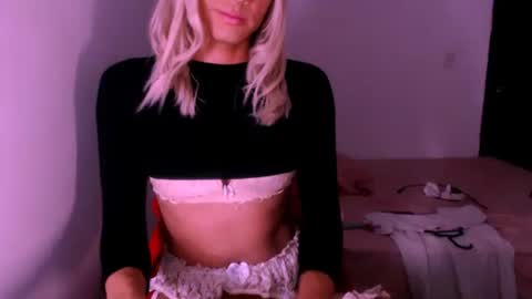 Chiara online show from November 17, 2025, 1:44 am