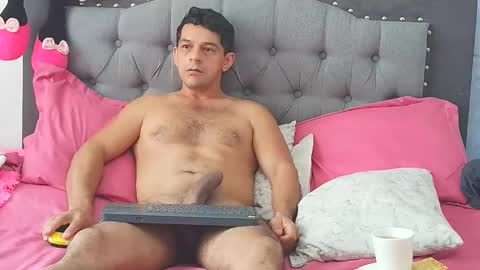 Gabriela and Diego online show from December 22, 2025, 4:15 pm