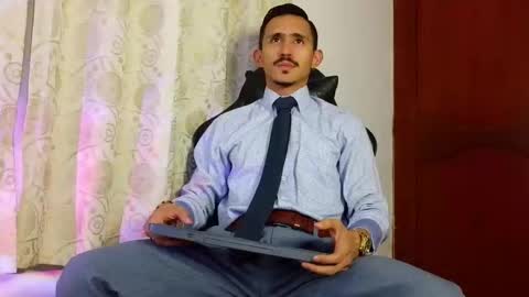 Snapshot of xxxhome_alonexxx chatting on May 5, 2026, 7:33 pm Kev online show from May 5, 2026, 7:33 pm