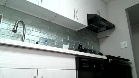 Lola online show from November 22, 2025, 2:10 am