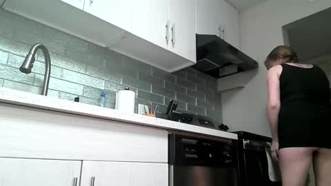 Lola online show from November 22, 2025, 10:31 pm