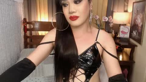 Snapshot of xxxmiss_cathyxxx chatting on April 19, 2026, 6:46 am QUEENCY online show from April 19, 2026, 6:46 am