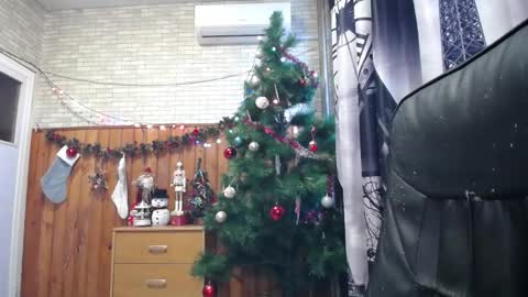 Lana online show from December 17, 2025, 2:01 pm