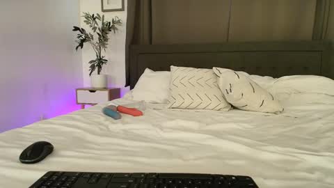 Lil Luna online show from January 12, 2025, 6:27 pm