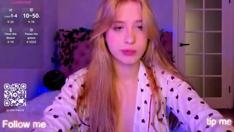 Lina online show from November 9, 2025, 9:07 am