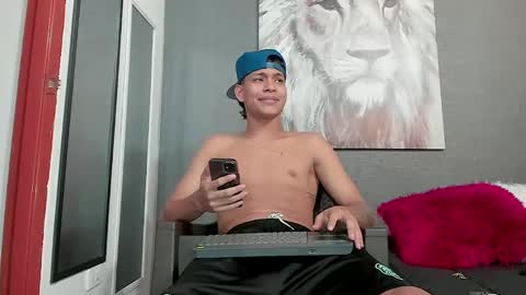 Snapshot of y0ung_master_ chatting on January 9, 2025, 5:34 am Sr. Y0ung Master online show from January 9, 2025, 5:34 am