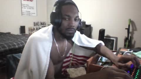 y_sticky online show from March 7, 2025, 1:42 am