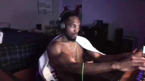 y_sticky online show from March 9, 2025, 4:49 am