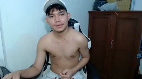 Snapshot of yamati21 chatting on December 21, 2025, 11:34 pm Eian online show from December 21, 2025, 11:34 pm