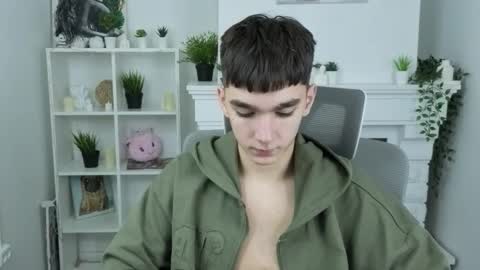 Snapshot of yamitwink chatting on November 18, 2025, 8:24 pm yamitwink online show from November 18, 2025, 8:24 pm