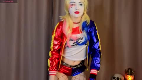 Kate online show from October 31, 2025, 1:23 pm