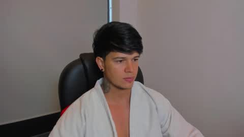 new here online show from December 5, 2025, 12:03 pm