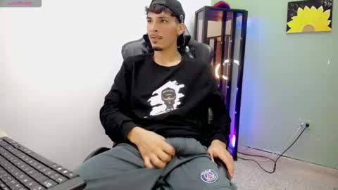 DANILO online show from December 5, 2025, 4:32 am