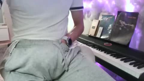 yannsolo8106 online show from October 28, 2025, 7:01 am