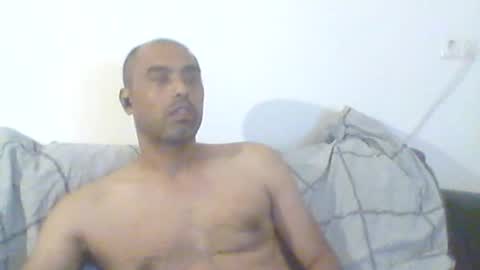 Snapshot of yanoblack369 chatting on June 18, 2026, 5:06 pm yanoblack369 online show from June 18, 2026, 5:06 pm