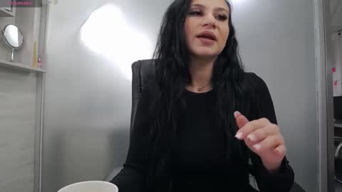 Snapshot of yaraxcox chatting on November 15, 2025, 4:43 am Yara online show from November 15, 2025, 4:43 am