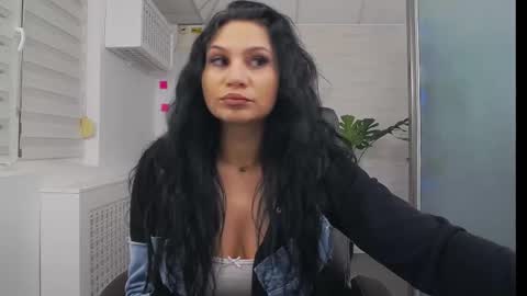 Snapshot of yaraxcox chatting on November 24, 2025, 4:34 am Yara online show from November 24, 2025, 4:34 am