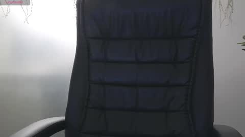 Snapshot of yaraxcox chatting on December 15, 2025, 4:17 am Yara online show from December 15, 2025, 4:17 am