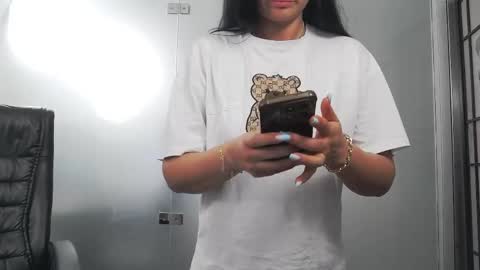 Snapshot of yaraxcox chatting on June 6, 2026, 3:33 am Yara online show from June 6, 2026, 3:33 am