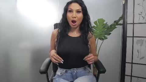 Snapshot of yaraxcox chatting on June 12, 2026, 5:28 am Yara online show from June 12, 2026, 5:28 am