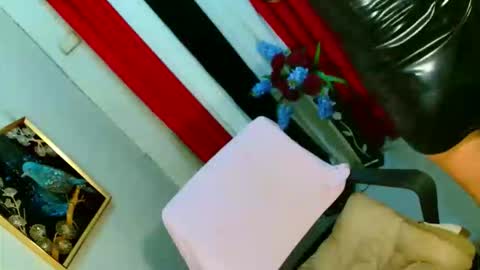 miss yasii online show from November 15, 2025, 5:09 pm